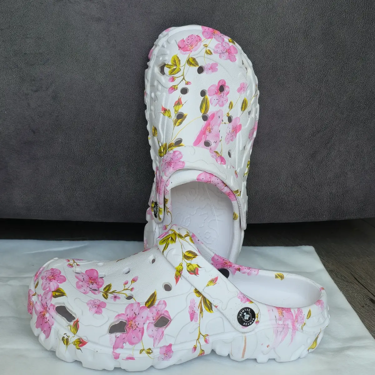 Women's size 38 comfortable clogs