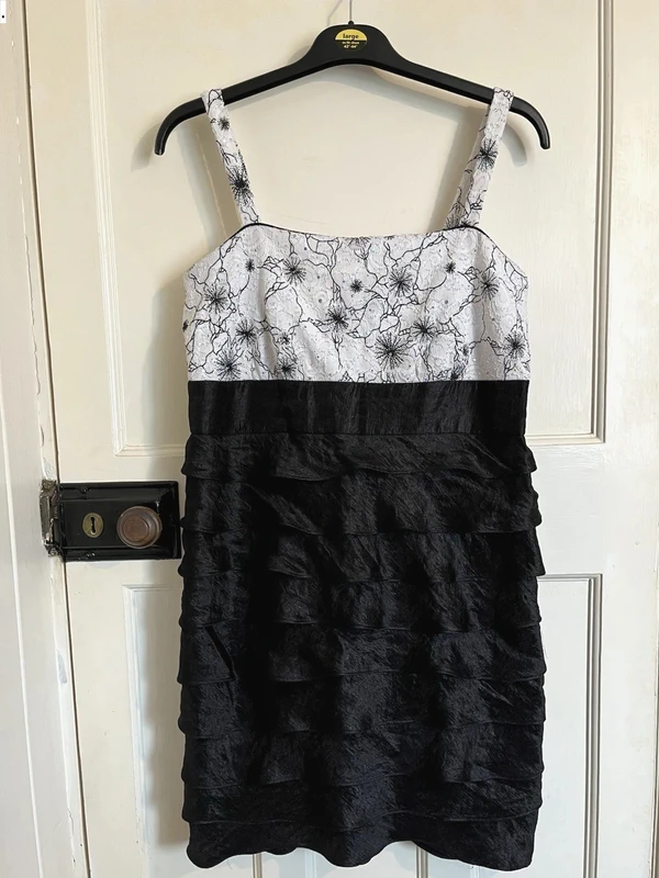 R&M Richards Dress Ruffle Black White Sequin Beaded Sleeveless Size 16