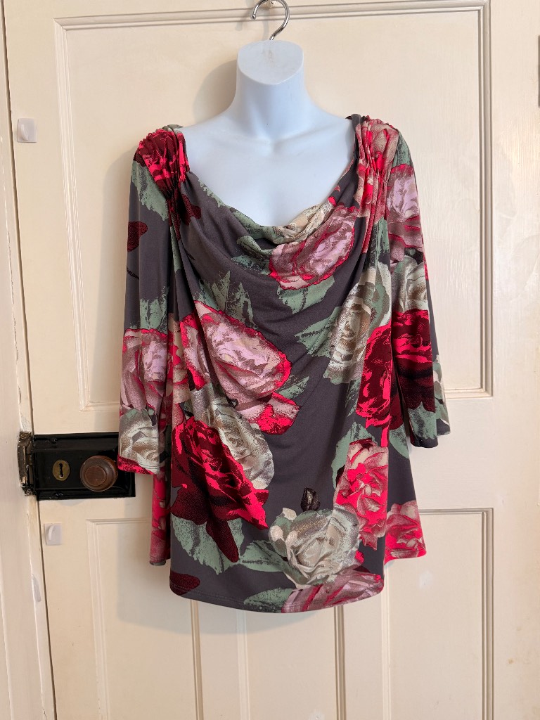 Kaliko Floral Top Stretchy Scoop Neck Size 20