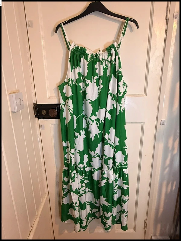 Shein Curve Maxi Dress Green Floral Sleeveless Floaty Size 7XL UK 30 Bust 60"