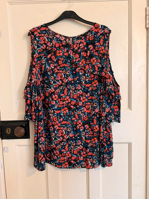 F&F Top Blouse Cold Shoulder Floral Black Red Size 22