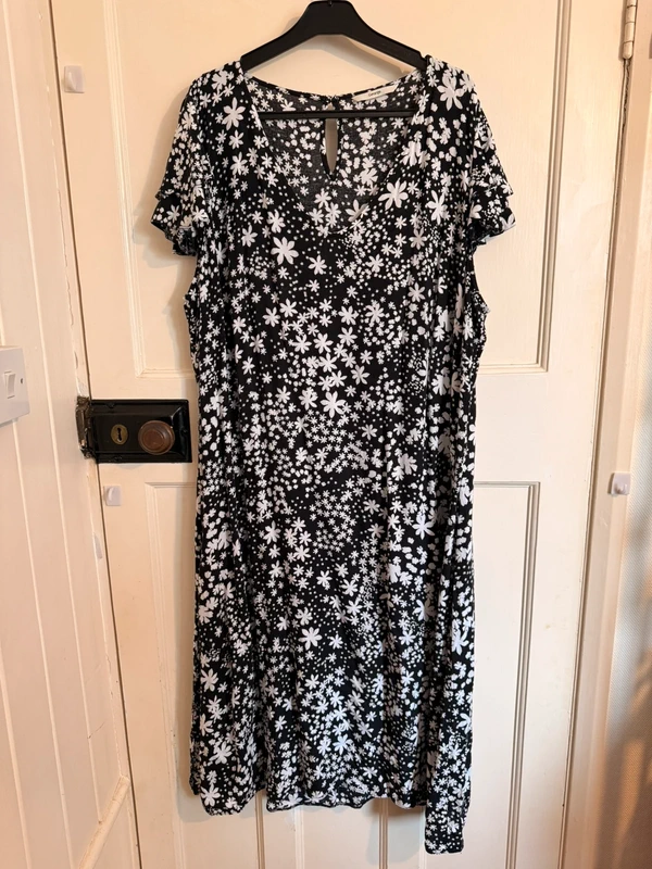 George Dress Black Floral Short Sleeve Size 24