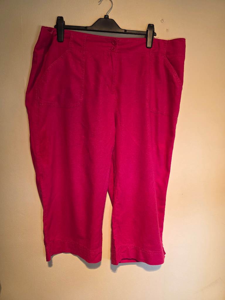 Mark & Spencers Linen blend hot pink cropped trousers size 20