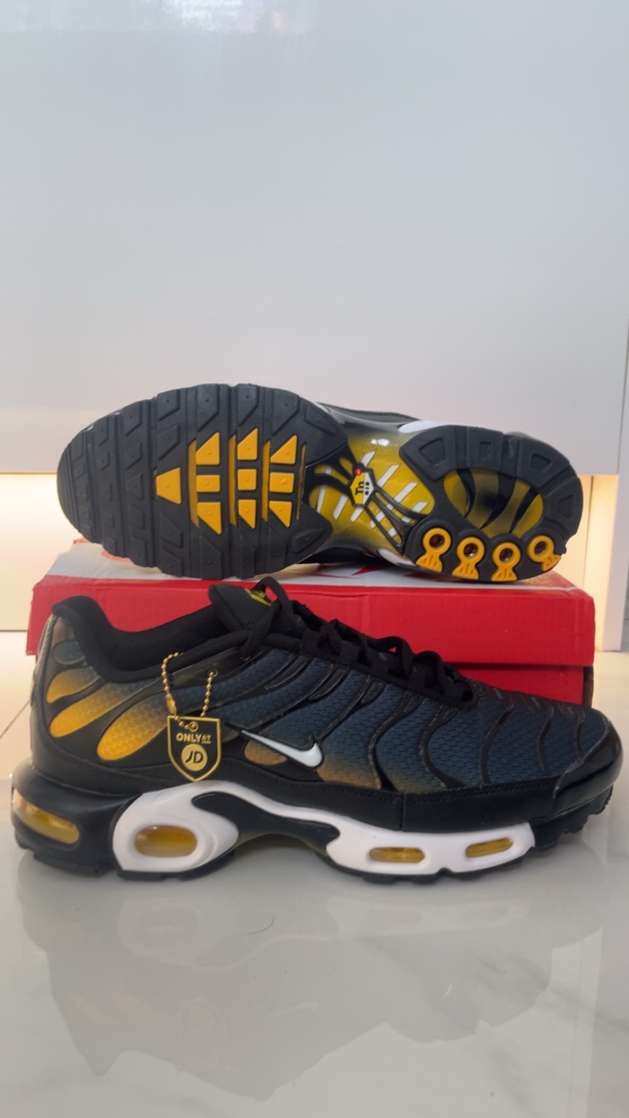 Brand new Nike Tn’s with a black and gold colourway 🔥