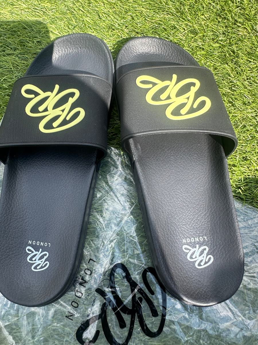 Born Barracea Slides size 9