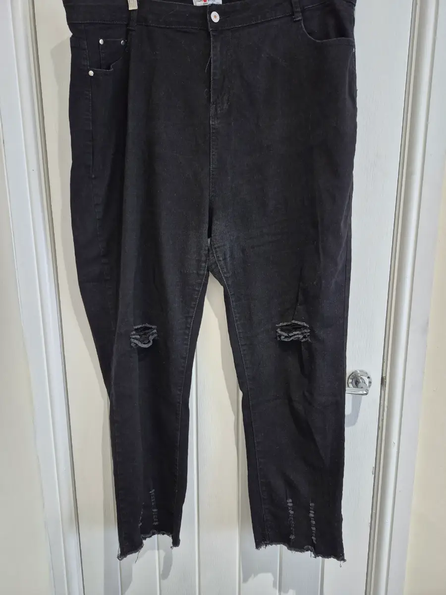 womens black distressed skinny jeans with a raw hem, stretch denim fabric 40w size 20