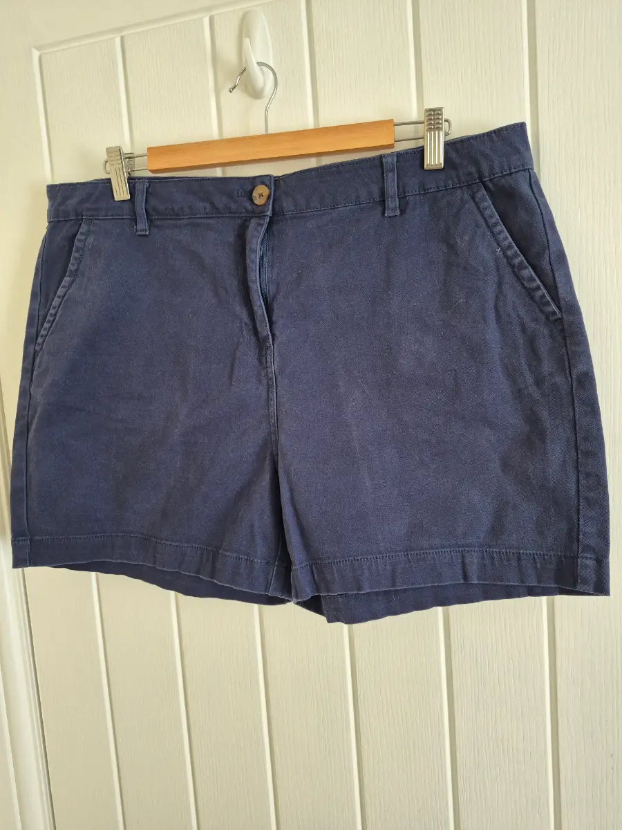 navy ladies mountain warehouse cargo shorts size 18