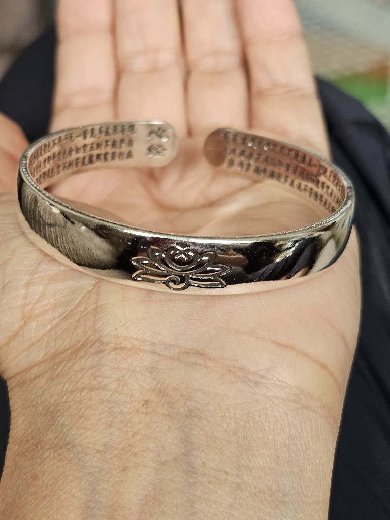 Silver based lotus design bangle