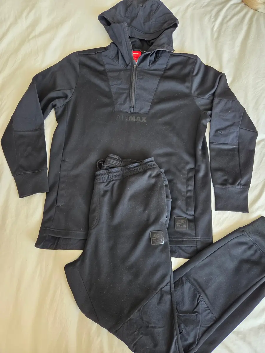 Genuine Nike Air Max matching tracksuit set in black.
