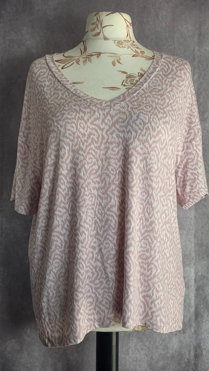 Pink V Neck T Shirt XL Relaxed Casual Minimalist Everyday Soft Stretch Summer Hush