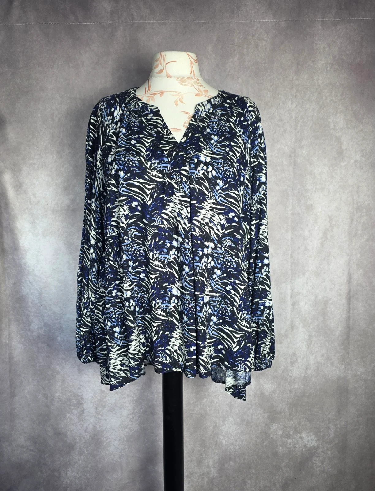 TU Woman Navy Blue Abstract Animal Print Blouse Top UK 22 – BNWT