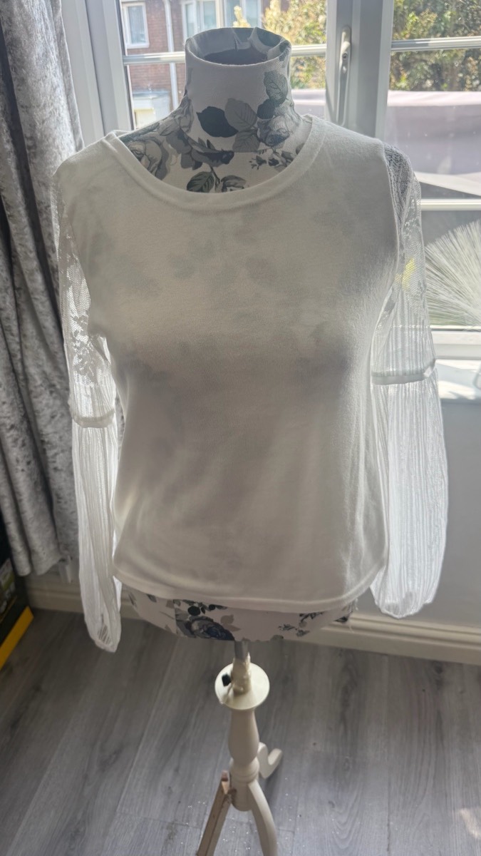 BNWT White Knit Lace Sleeve Top S/M