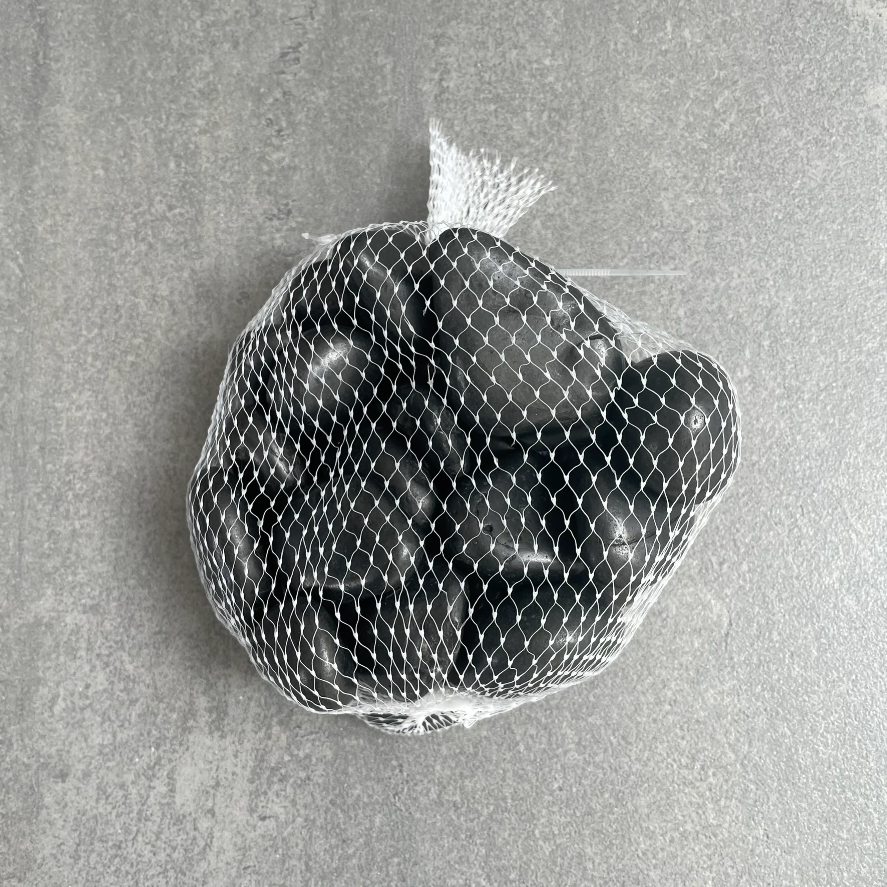 1kg bag of Large Black stones pebbles