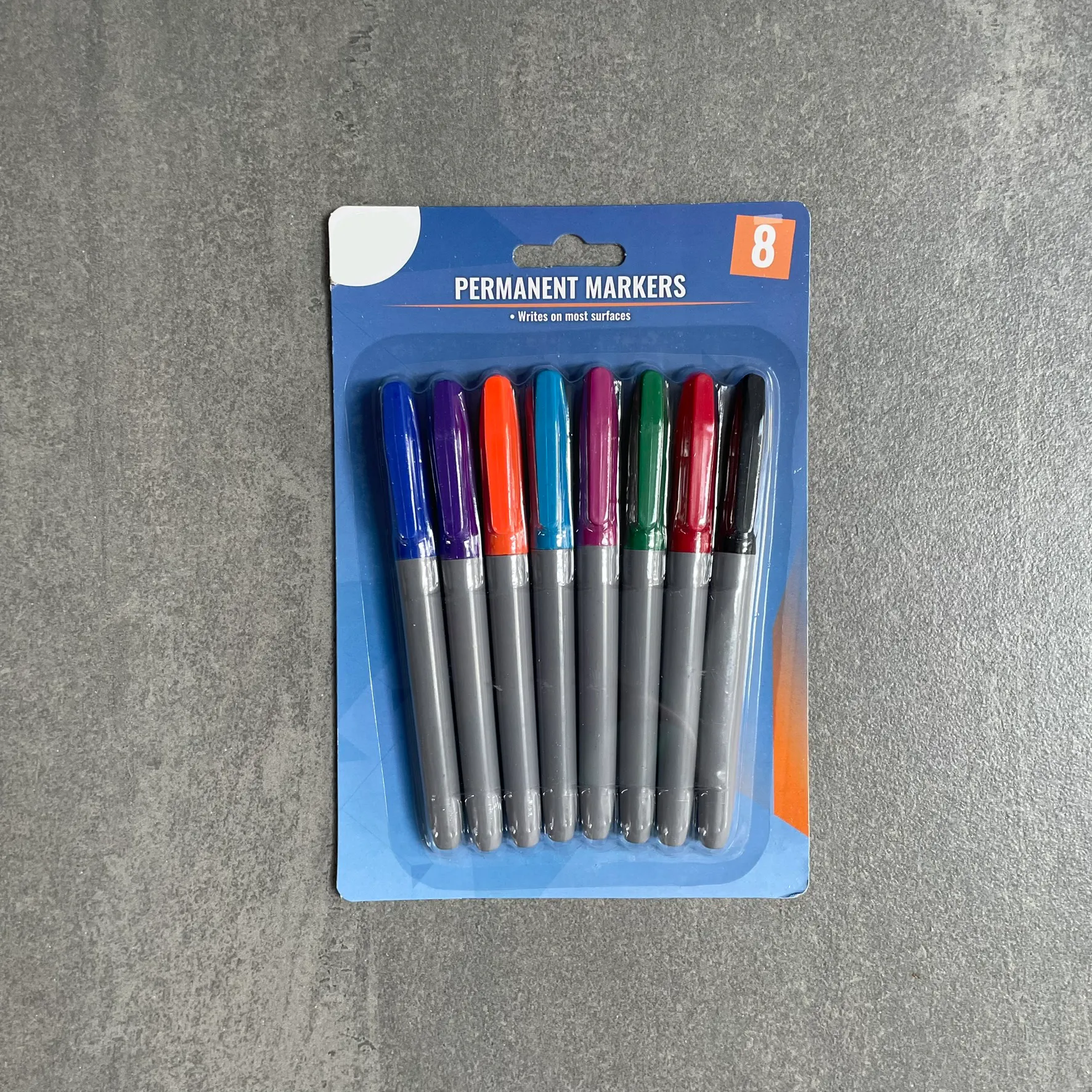 Mixed pack of 8 coloured markers pens