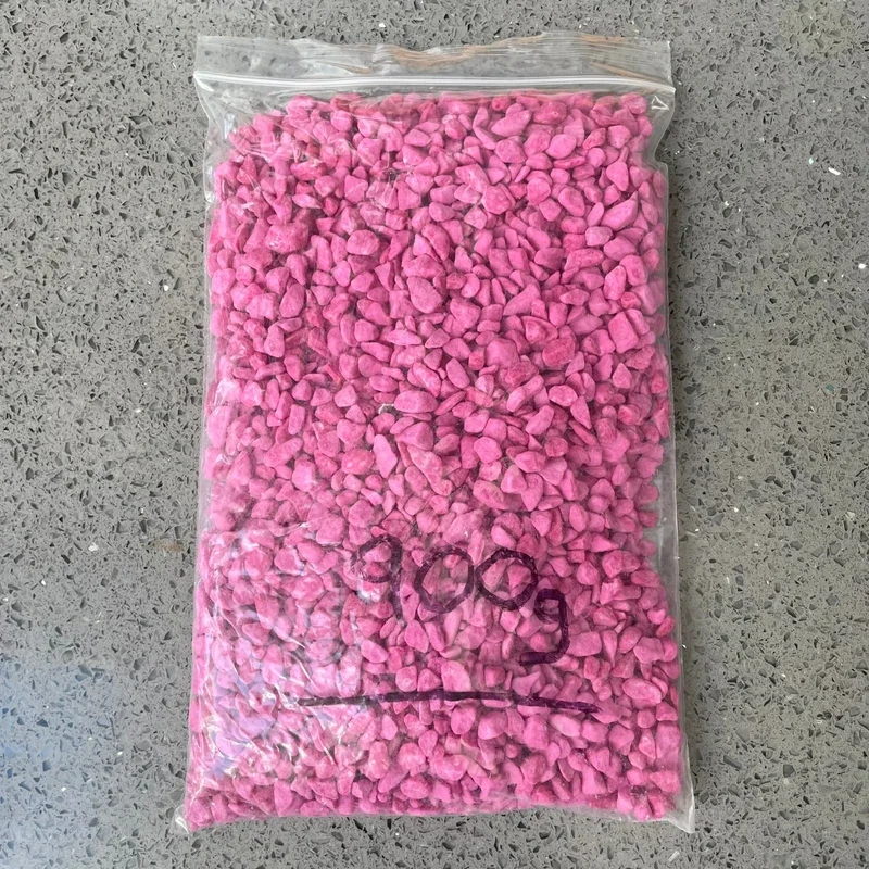900g of pink pebbles in a bag
