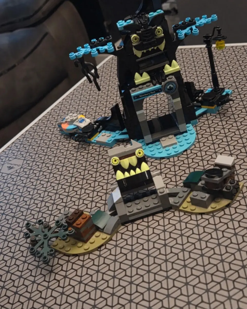 Lego hidden side side portal and reef