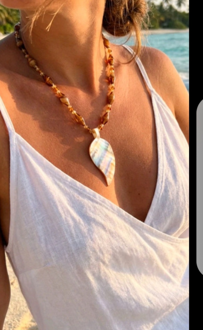Y2K boho  Amber  glass Beaded Necklace with motger of pearl Leaf Pendant