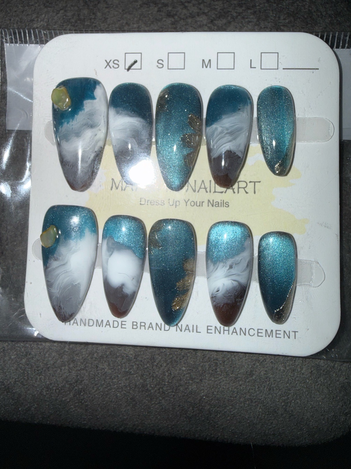 Press on nails