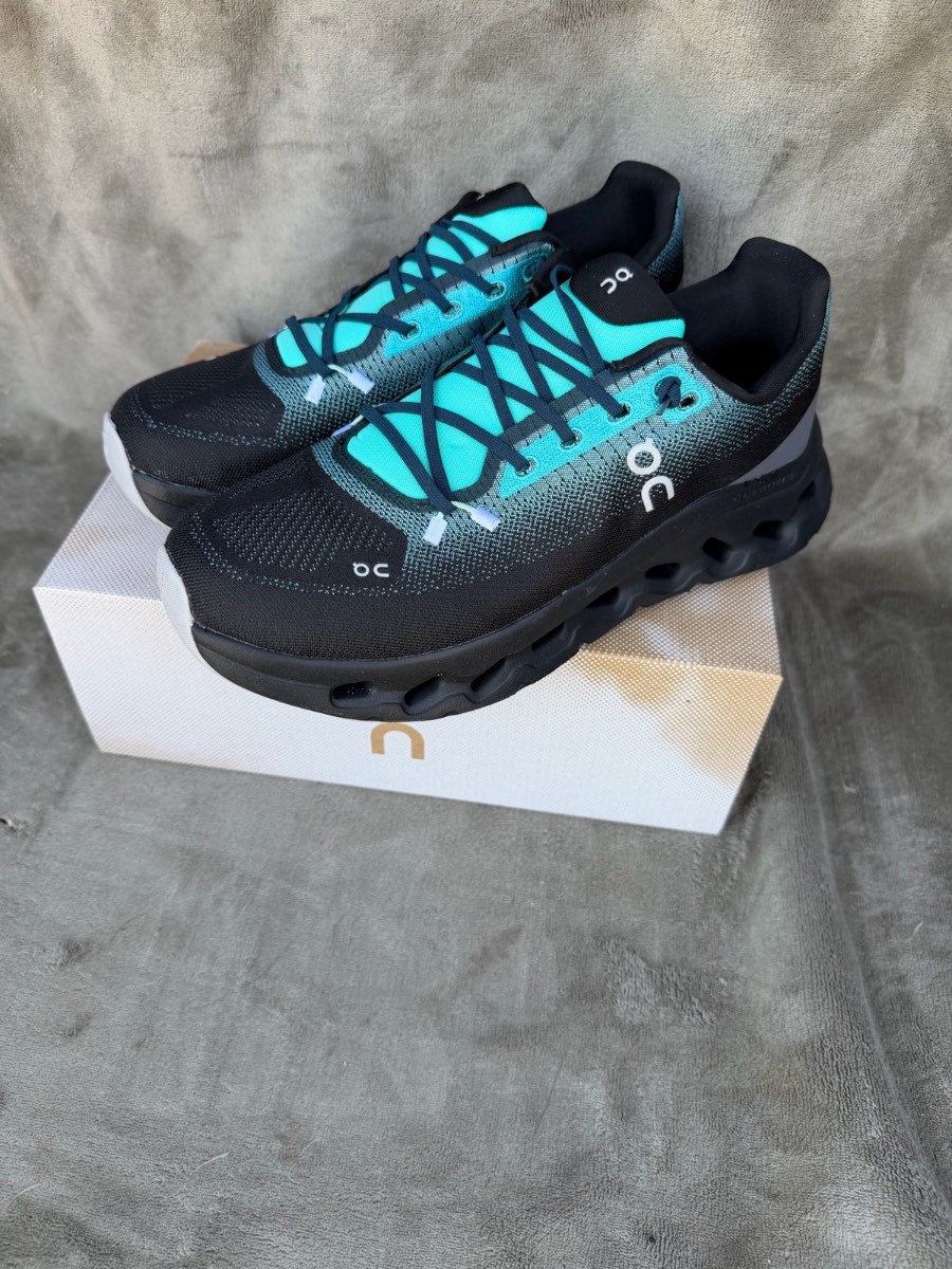 On cloud tilt moon blue black uk 8.5 trainers