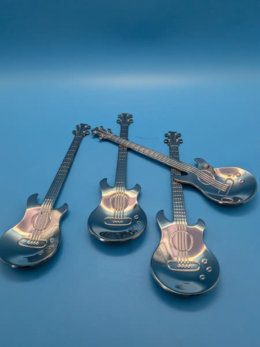 Set of 4 Metal Guitar Spoons – Novelty Gift / Coffee & Tea Spoons - New