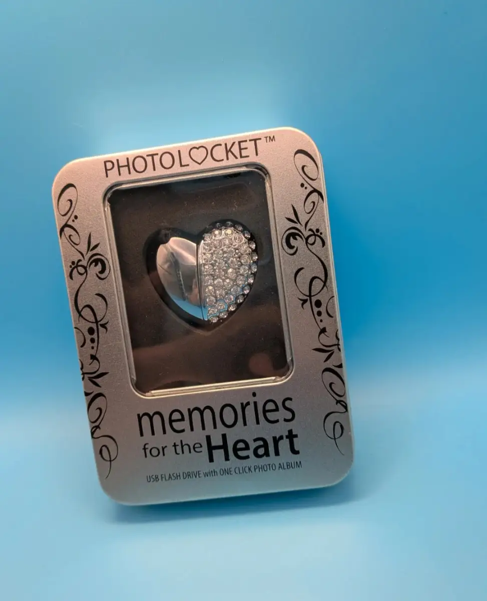 Heart USB Flash Drive Photolocket • Crystal & Silver Memory Locket • One‑Click Photo Album Gift