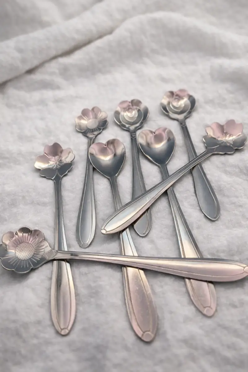 Set of 8 Decorative Flower & Heart Spoons – Metal Silver Teaspoons - New