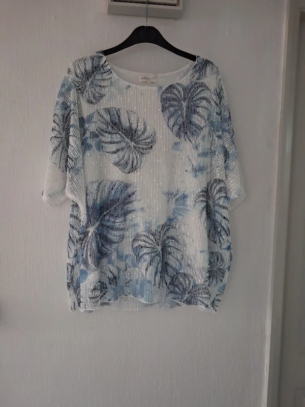 Size S Apricot Top (A Generous Size S in my opinion)