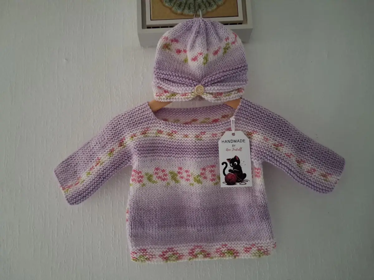 (K376) Soft New Hand Knitted Baby Pullover & Hat Set Size 3-6 Months Chest 19"