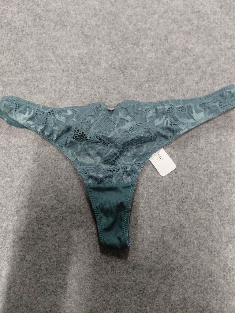 Boux avenue thong in green