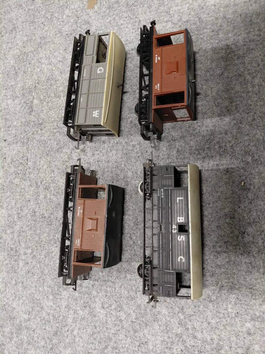 Hornby Guards vans