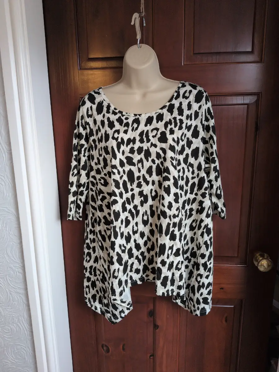 Gorgeous Animal print Top by Anthology size 16
