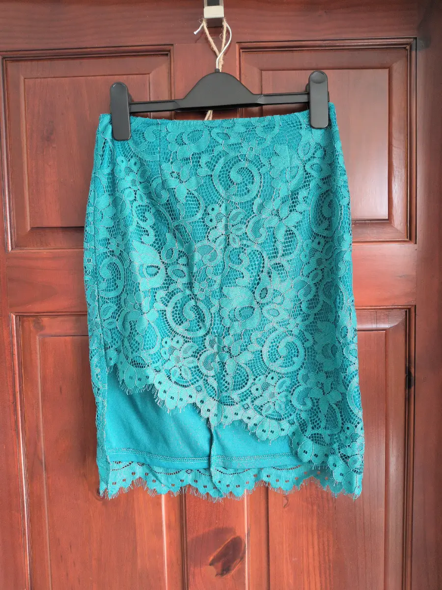 Beautiful embossed Skirt by Missguided Size 8