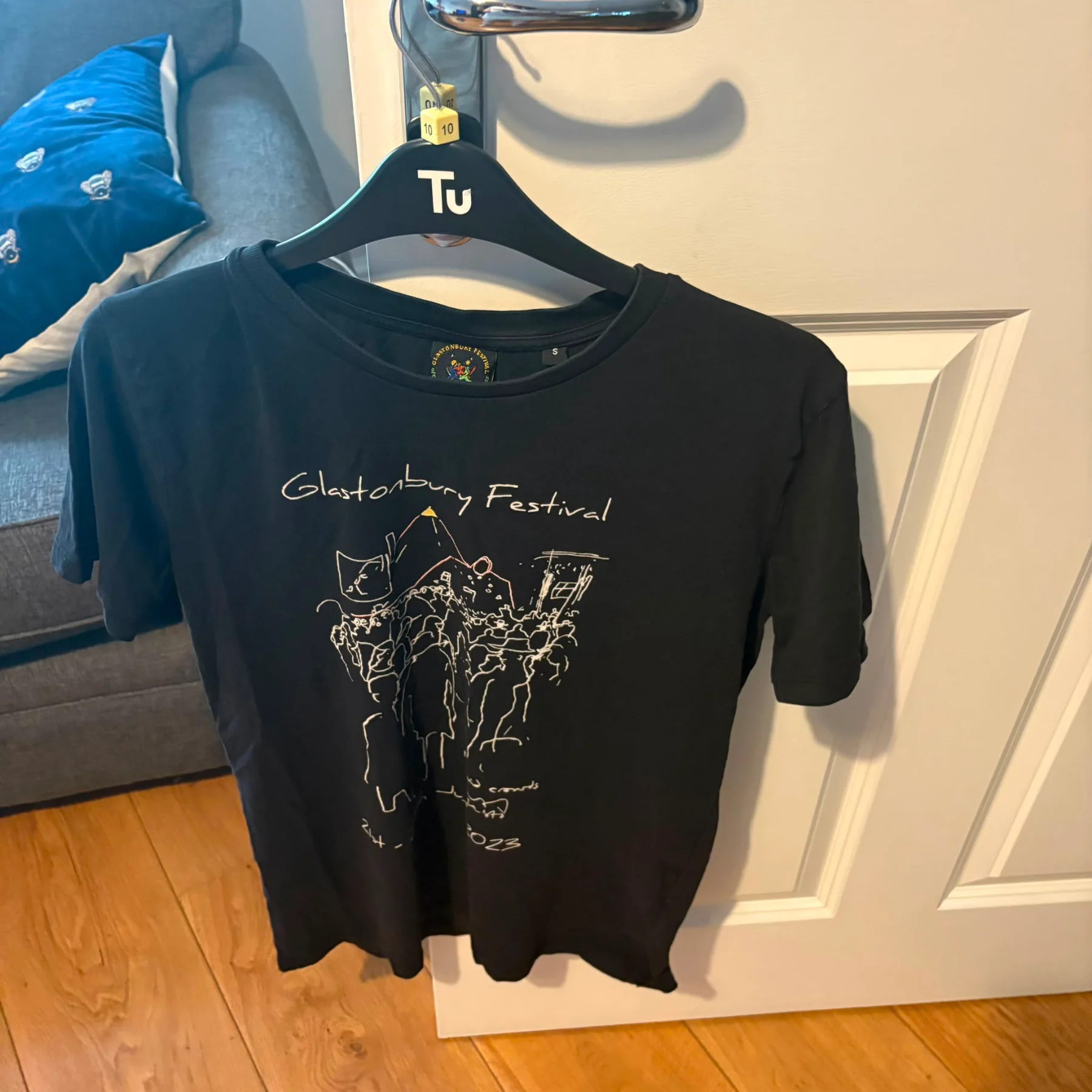 Black Small Glastonbury 2023 T-shirt Good. Short Sleeved