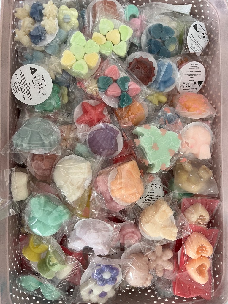 Wax melt bundle of 20 shapes in 20 different fragrances