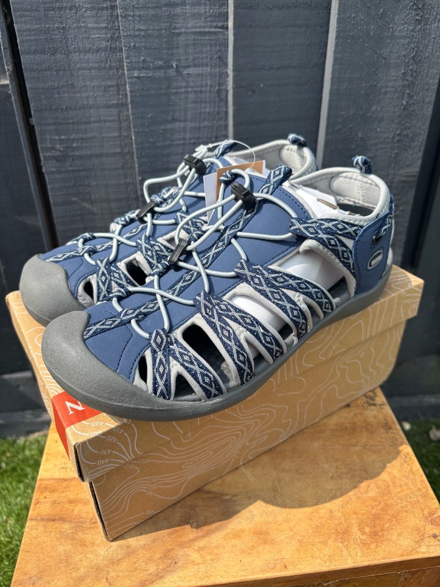 Womens Grition Closed Toe Walking Sandals Size 7