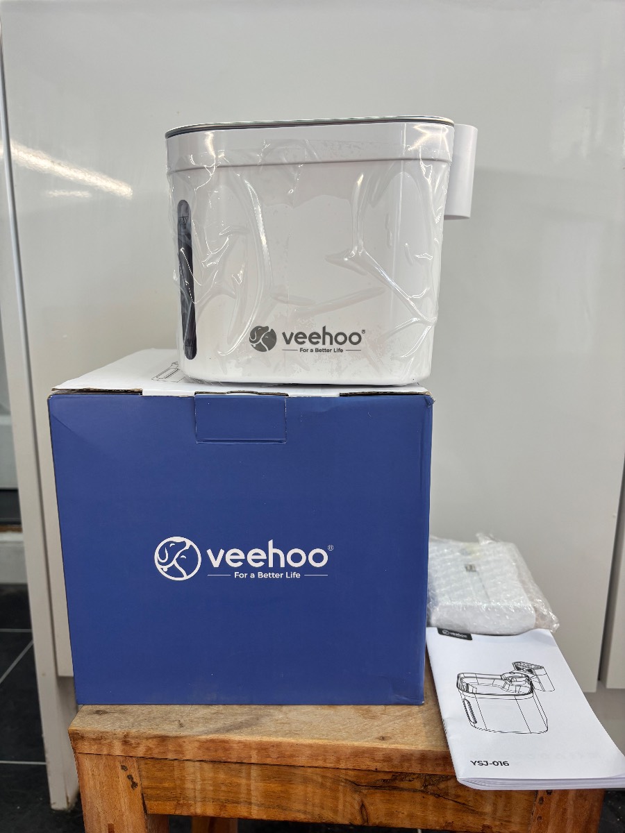 Veehoo Wireless Cat Water Fountain 2.5L Battery Operated Stainless Steel Steel Tray.