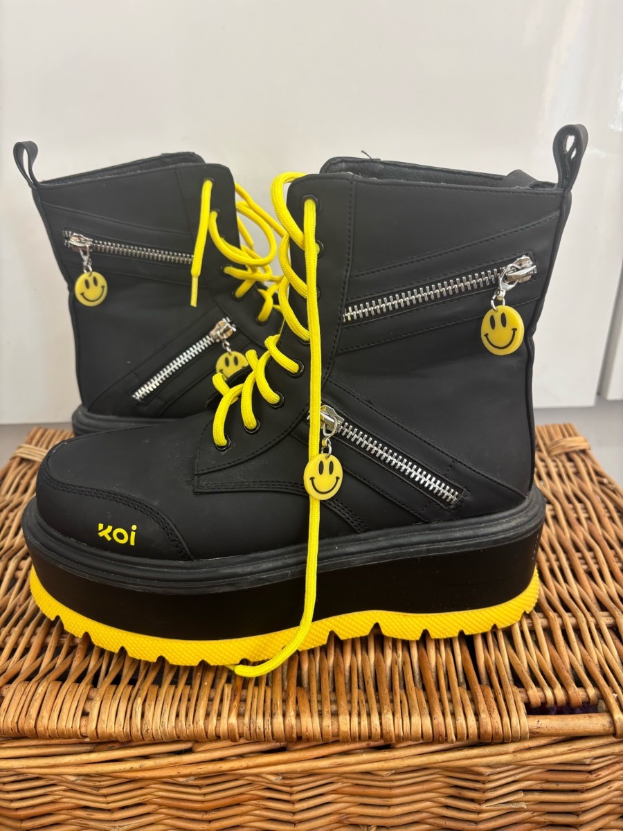 Womens Koi Footwear Bassiani Smiley Face Platform Boots Size 4