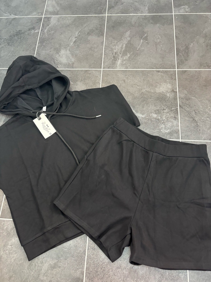 Reoria 2 Piece Hooded T-Shirt And Shorts Set Size Medium