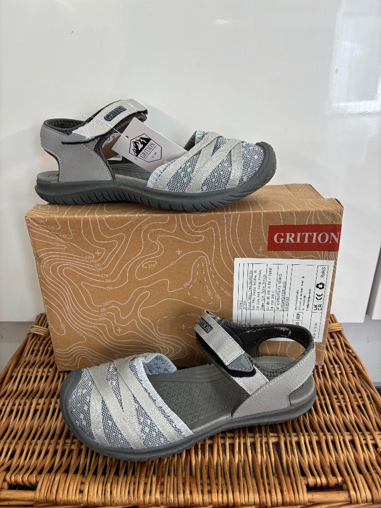 Womens Grition Walking Sandals Size 5