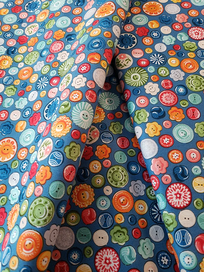 Fat quarter 100% cotton - Makower buttons on blue