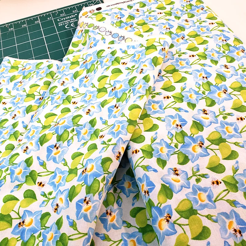Henry Glass fat quarter - Bees and blue flowers