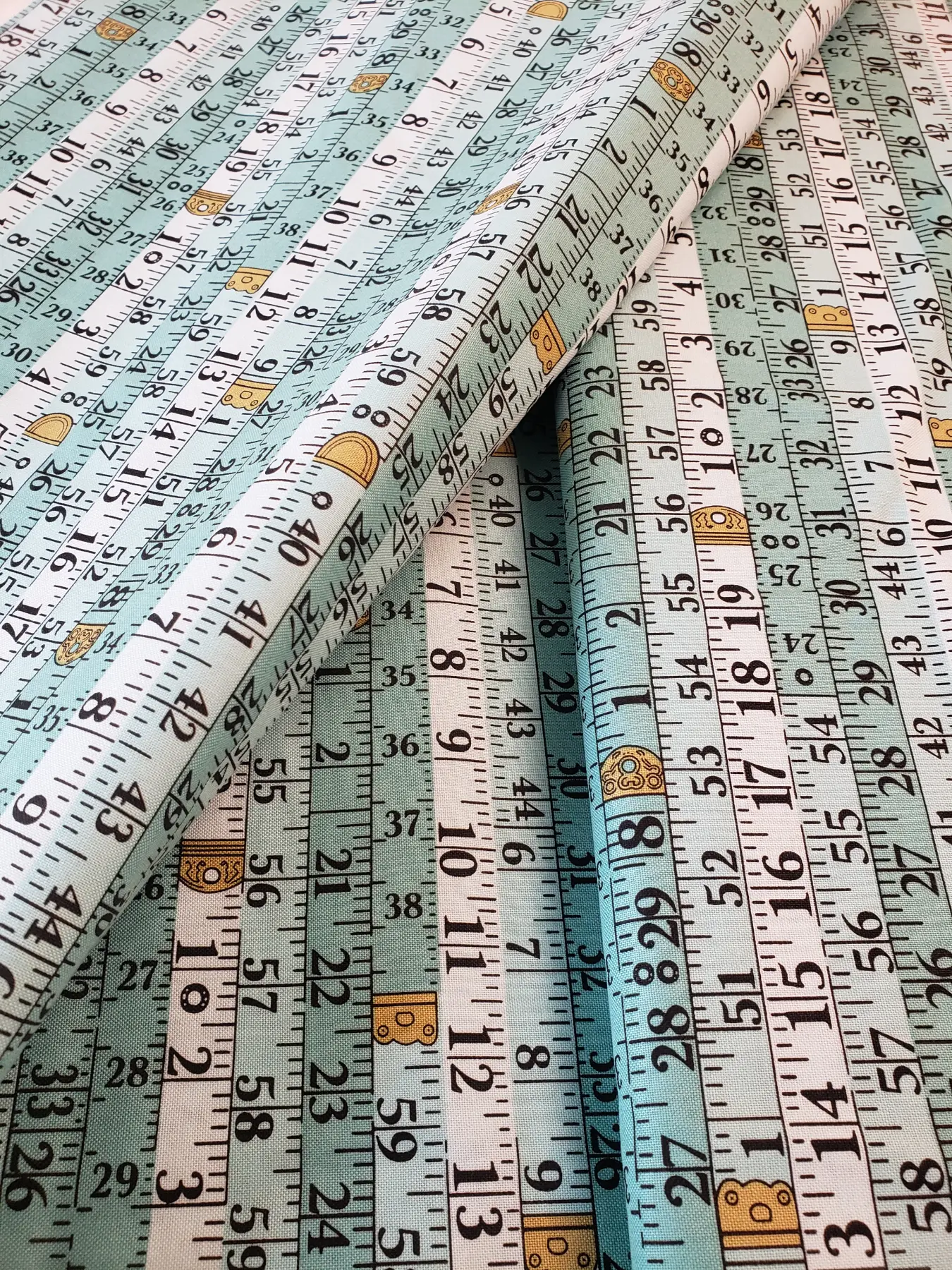 Makower fat quarter 100% cotton - Blue tape measures