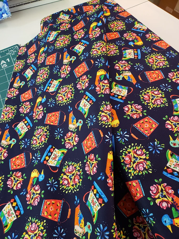 Fat quarter 100% cotton narrowboat style painted fucks, flowers, watering cans
