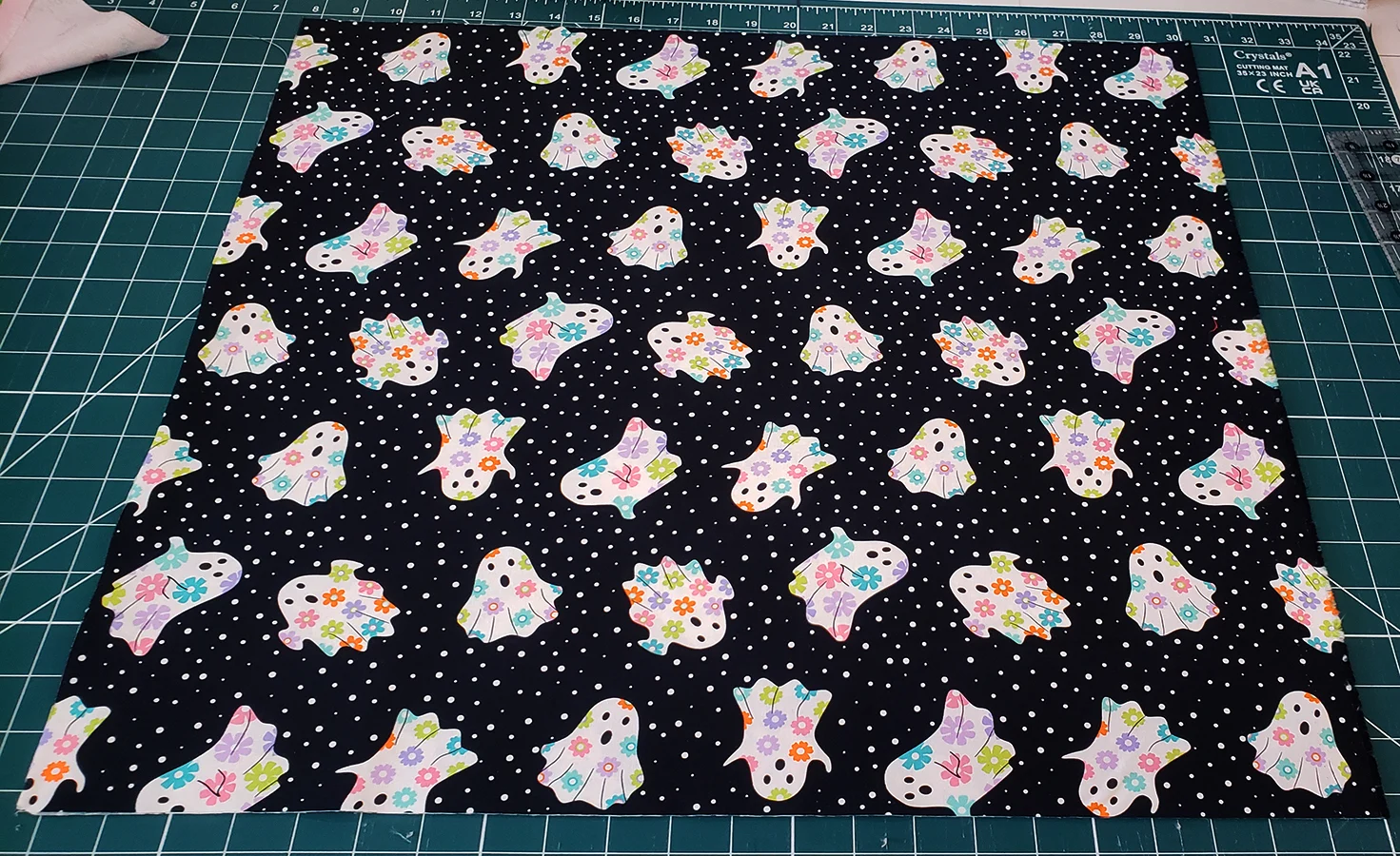 Moda Halloween fat quarter, floral ghosts 100% cotton