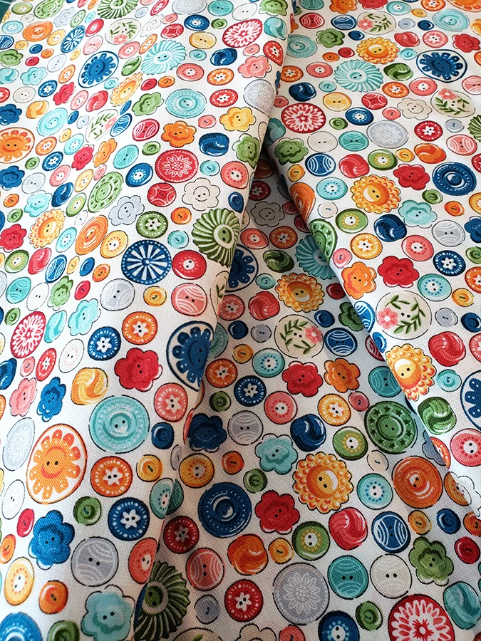 Fat quarter 100% cotton - Makower buttons on white