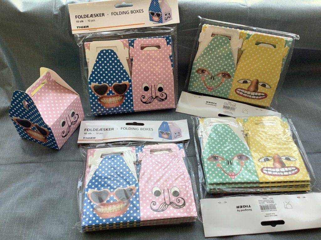 40 Small Party Favour Boxes (4 Packs of 10)