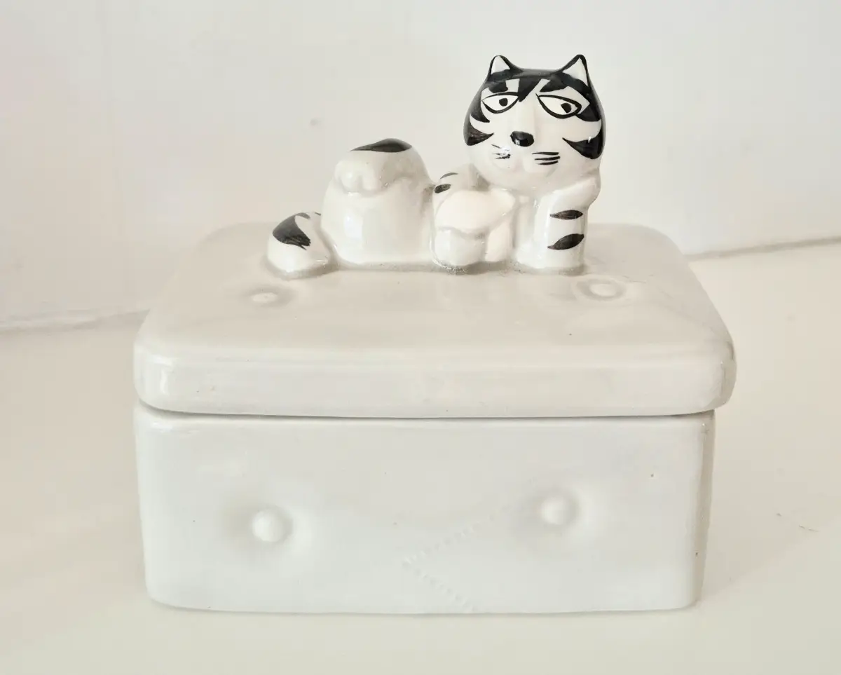 Hand Painted vintage 1970s Takahashi San Francisco Tom Cat  trinket box