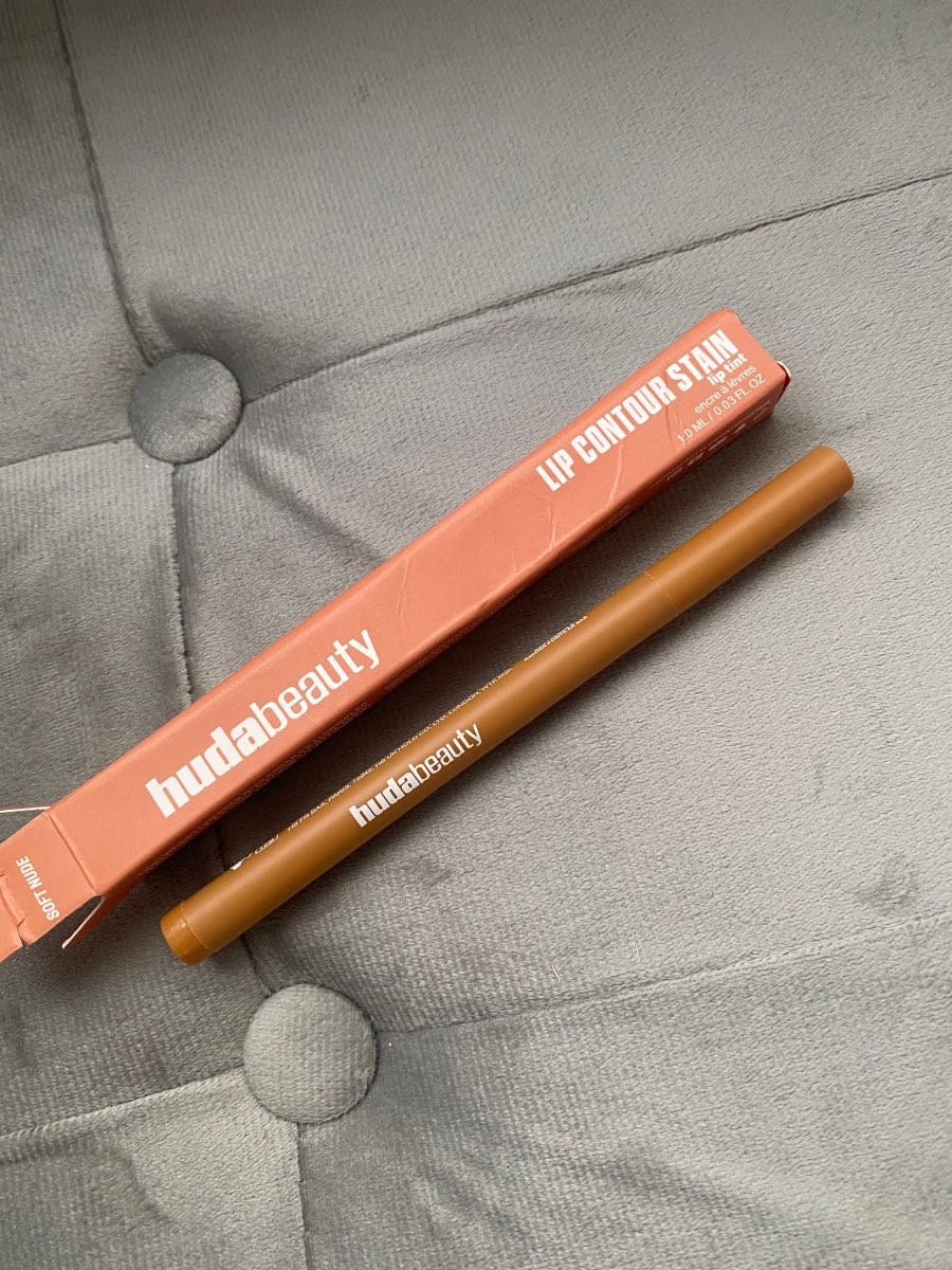 Huda beauty lip contour stain shade:-soft nude RRP:-£22