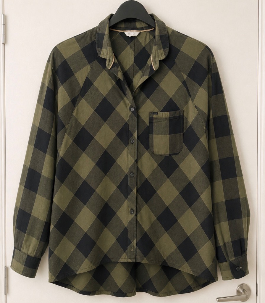 Women’s wrangler oversized checked shirt size small