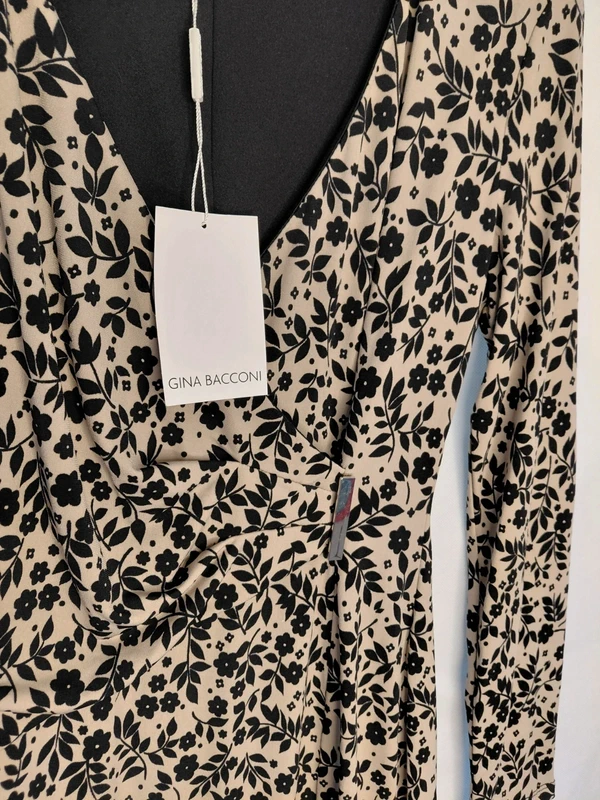 Gina Bacconi Knee Length Dress Size 8